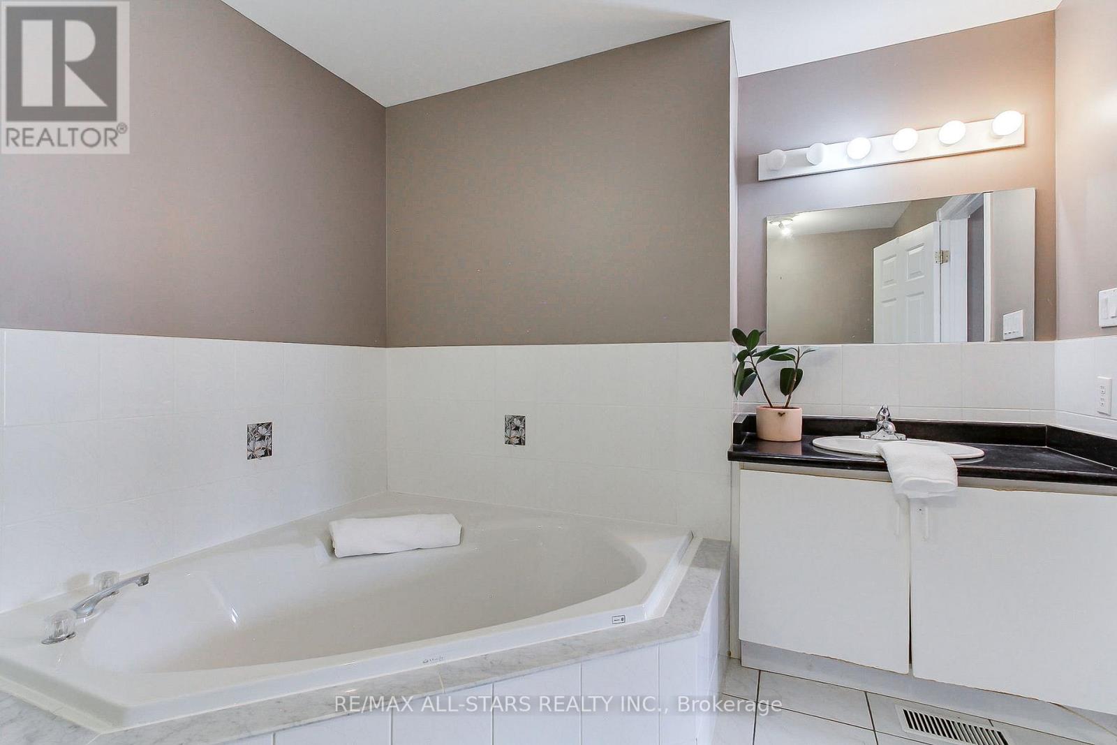 41 CAPTAIN ARMSTRONG LANE - 29
