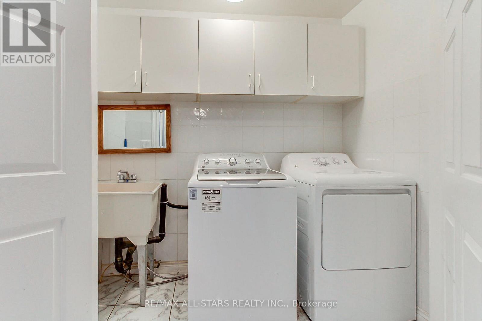 41 CAPTAIN ARMSTRONG LANE - 36