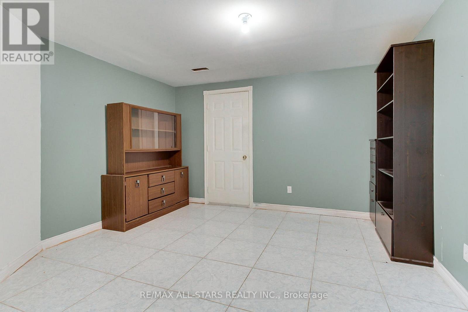 41 CAPTAIN ARMSTRONG LANE - 43