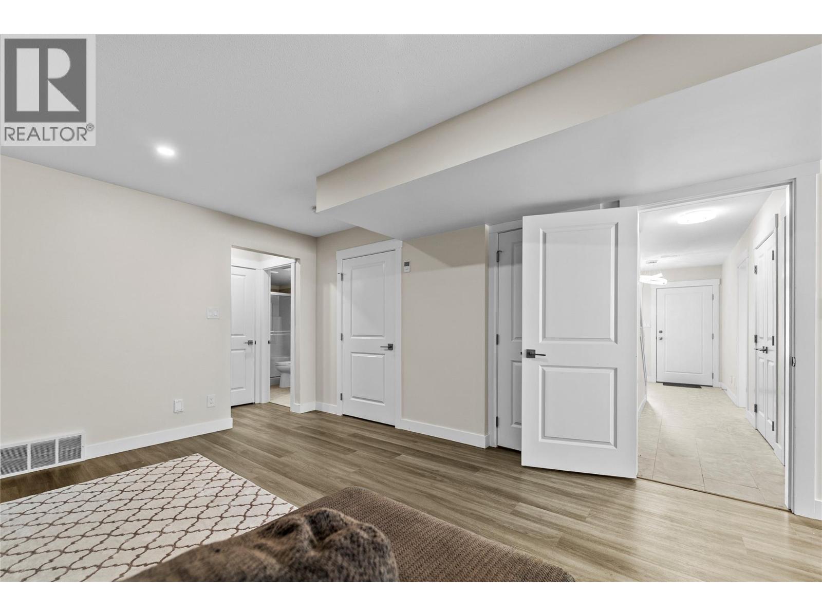 469 DALADON Drive - 32
