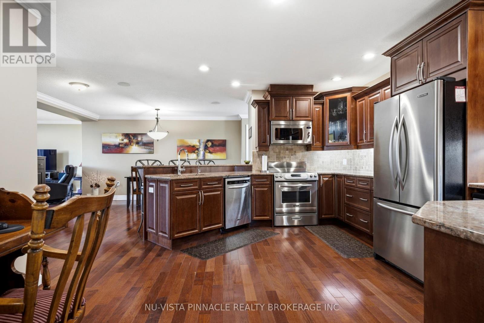 #1303 250 PALL MALL STREET - 11