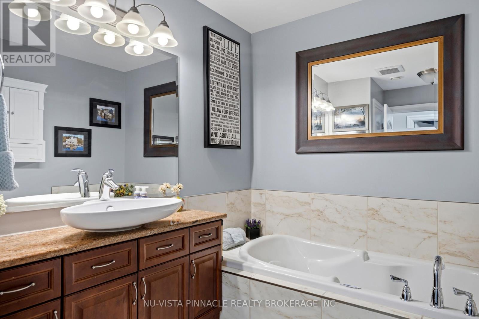 #1303 250 PALL MALL STREET - 18