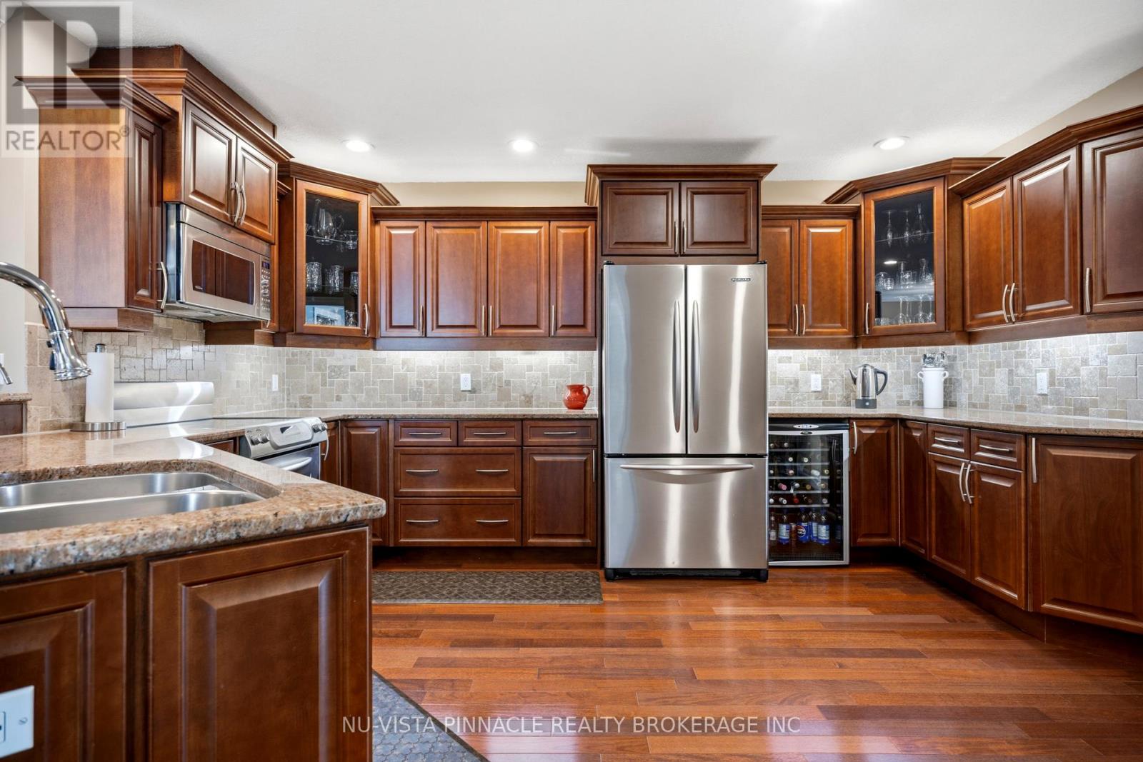 #1303 250 PALL MALL STREET - 3