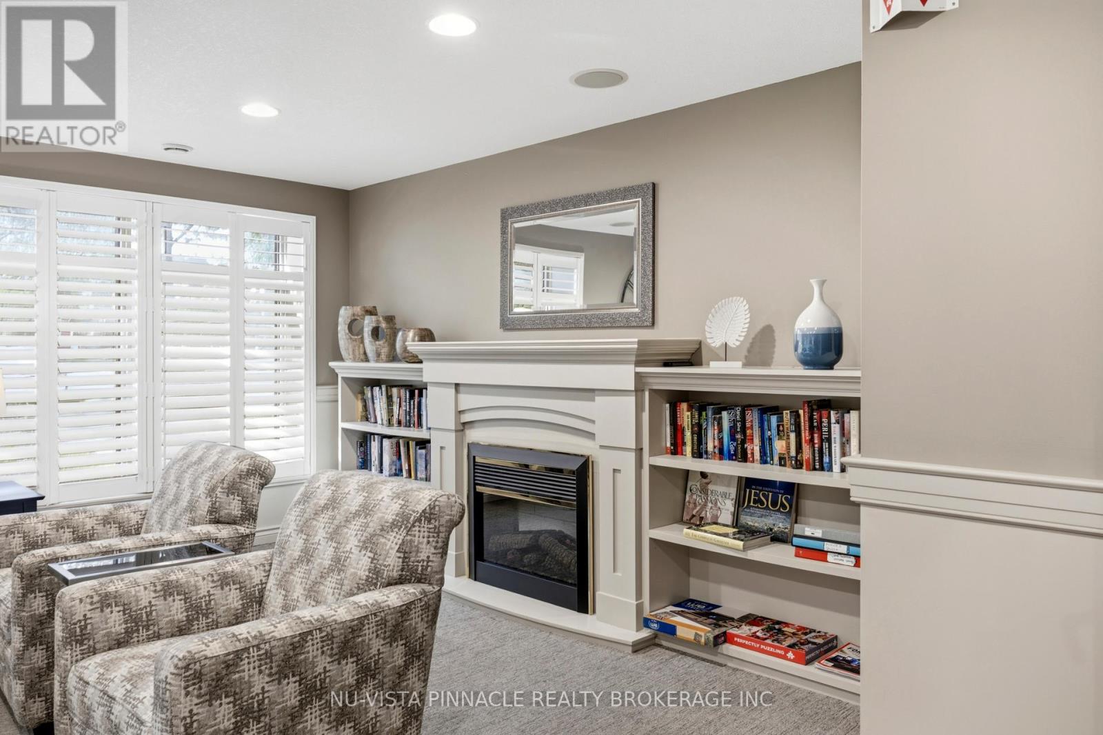 #1303 250 PALL MALL STREET - 32