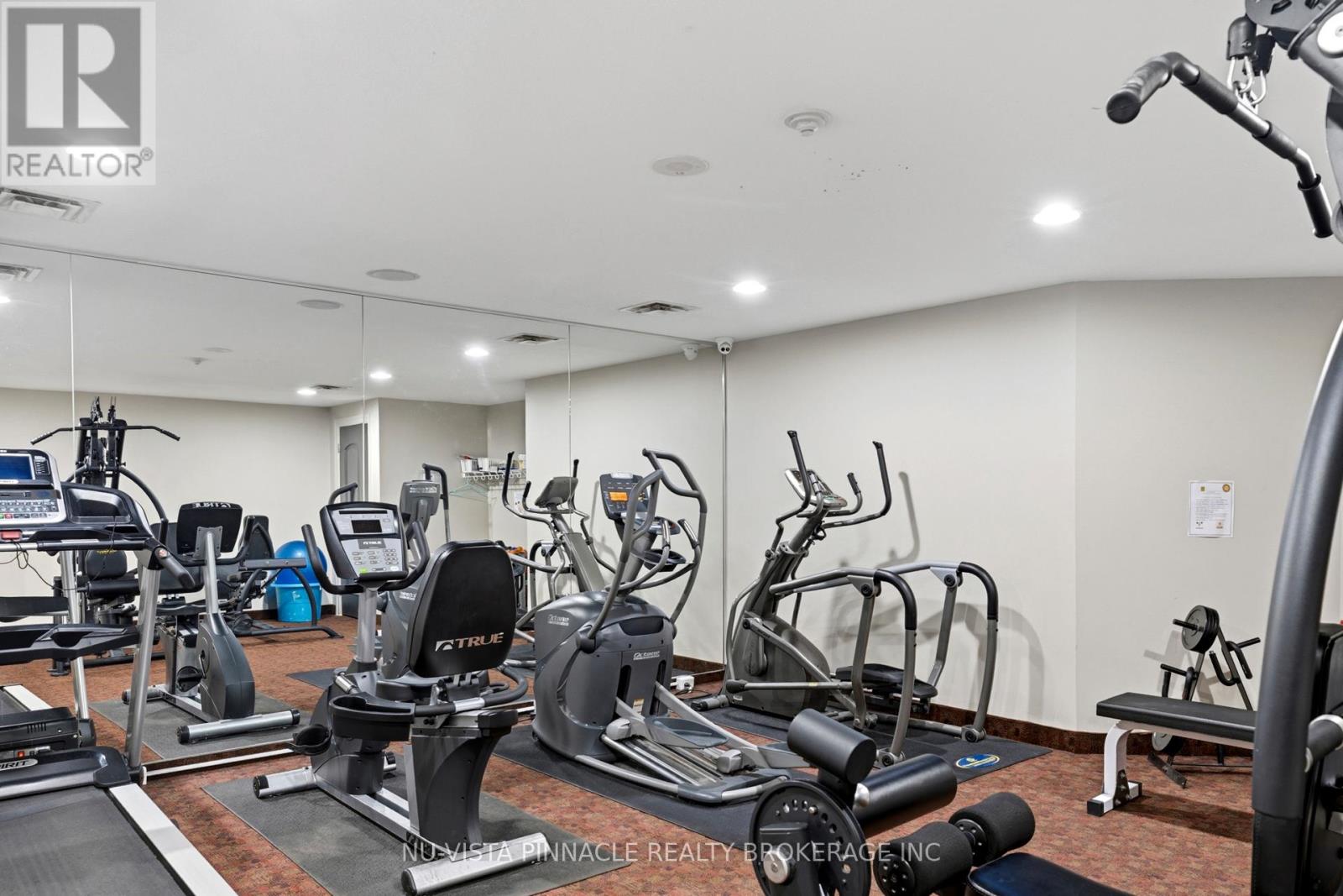 #1303 250 PALL MALL STREET - 34