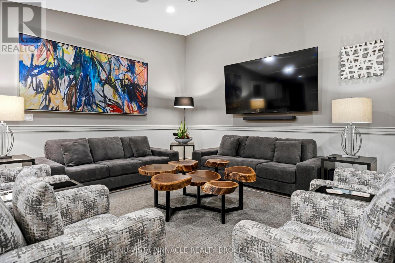 #1303 250 PALL MALL STREET - 36