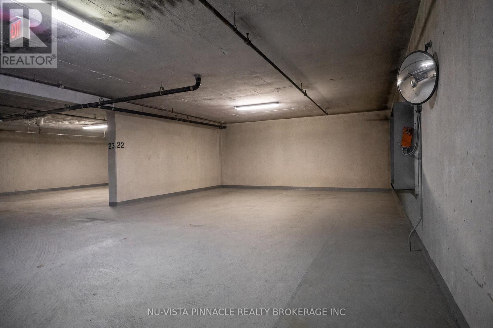 #1303 250 PALL MALL STREET - 37