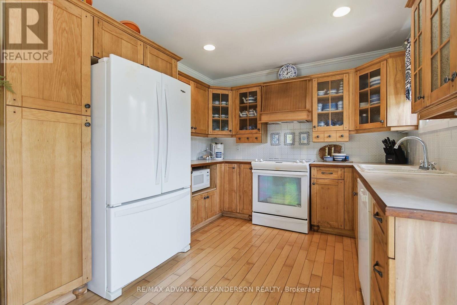 4099 MCINTOSH DRIVE - 32