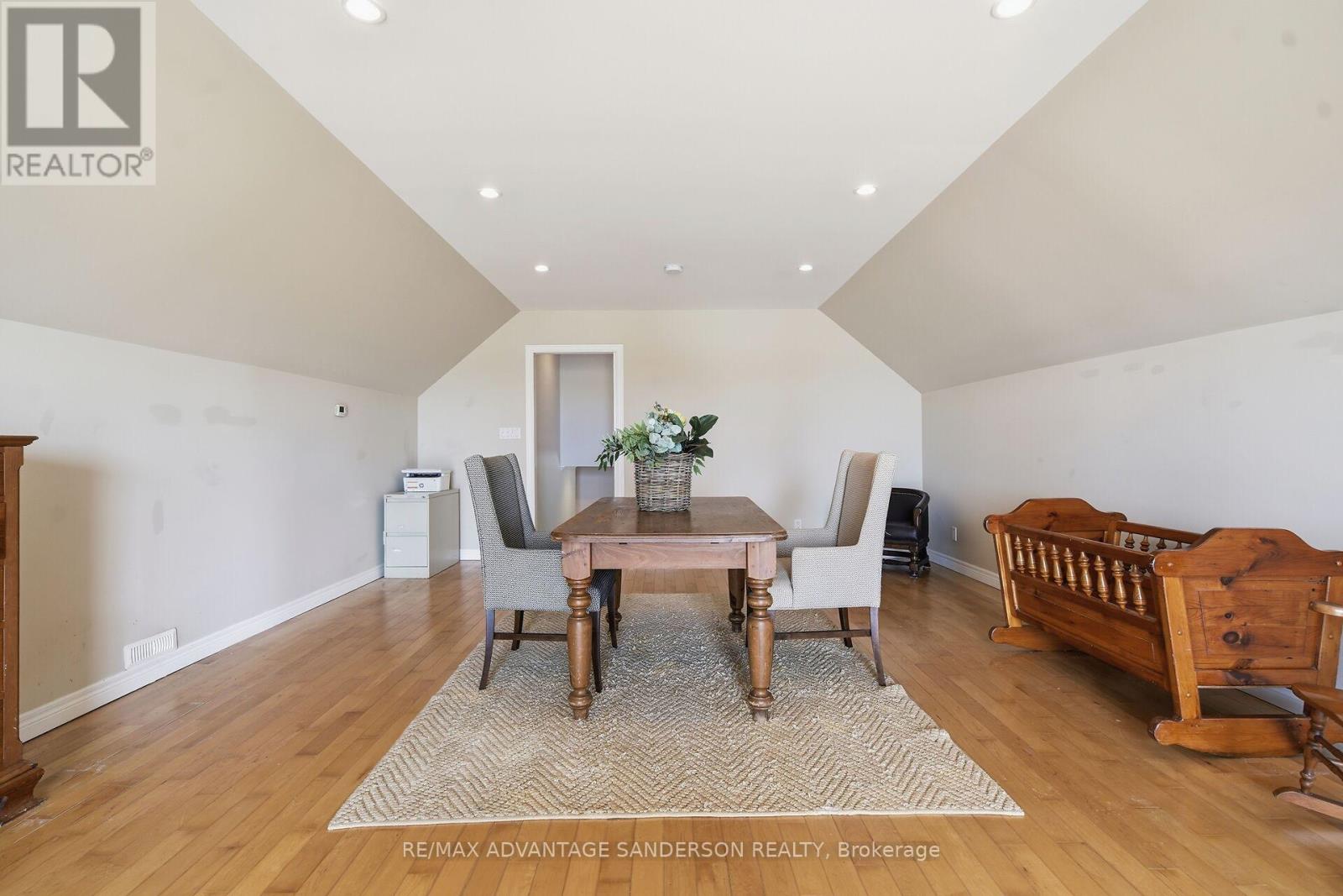 4099 MCINTOSH DRIVE - 40