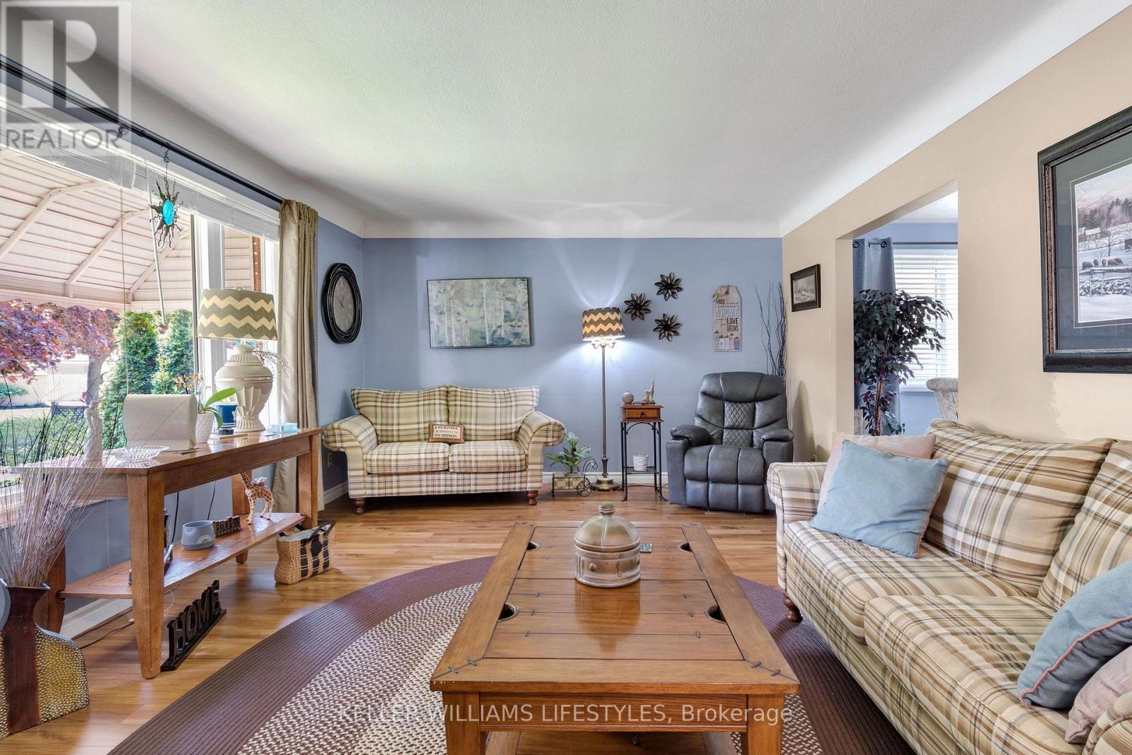 50 ALGONQUIN CRESCENT - 8