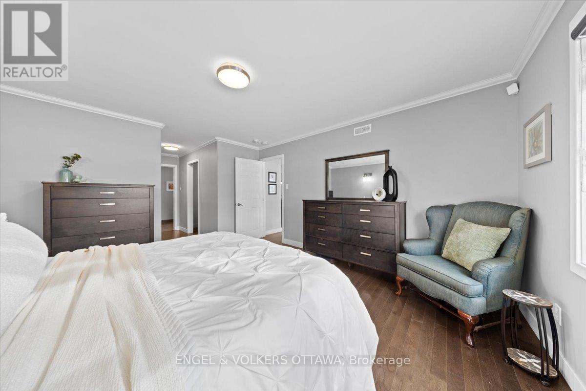 1005 GOLD CRESCENT - 16