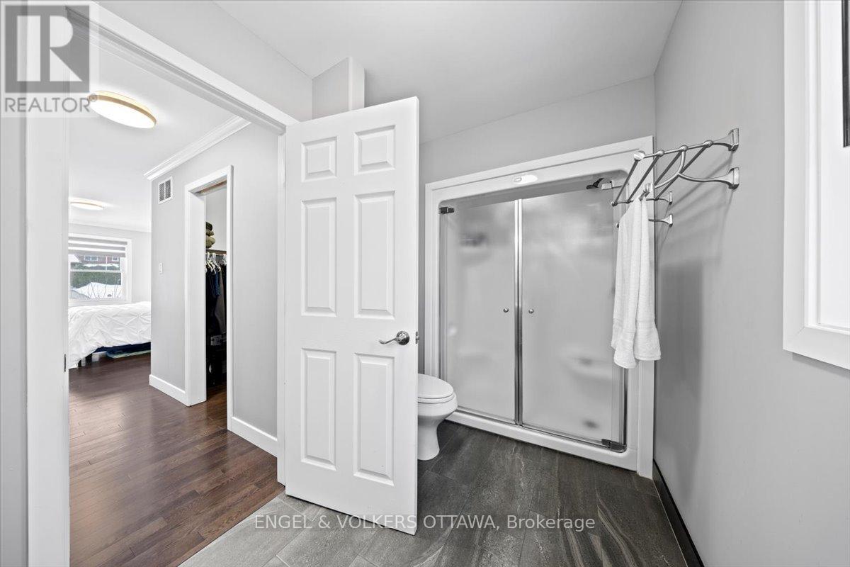 1005 GOLD CRESCENT - 19