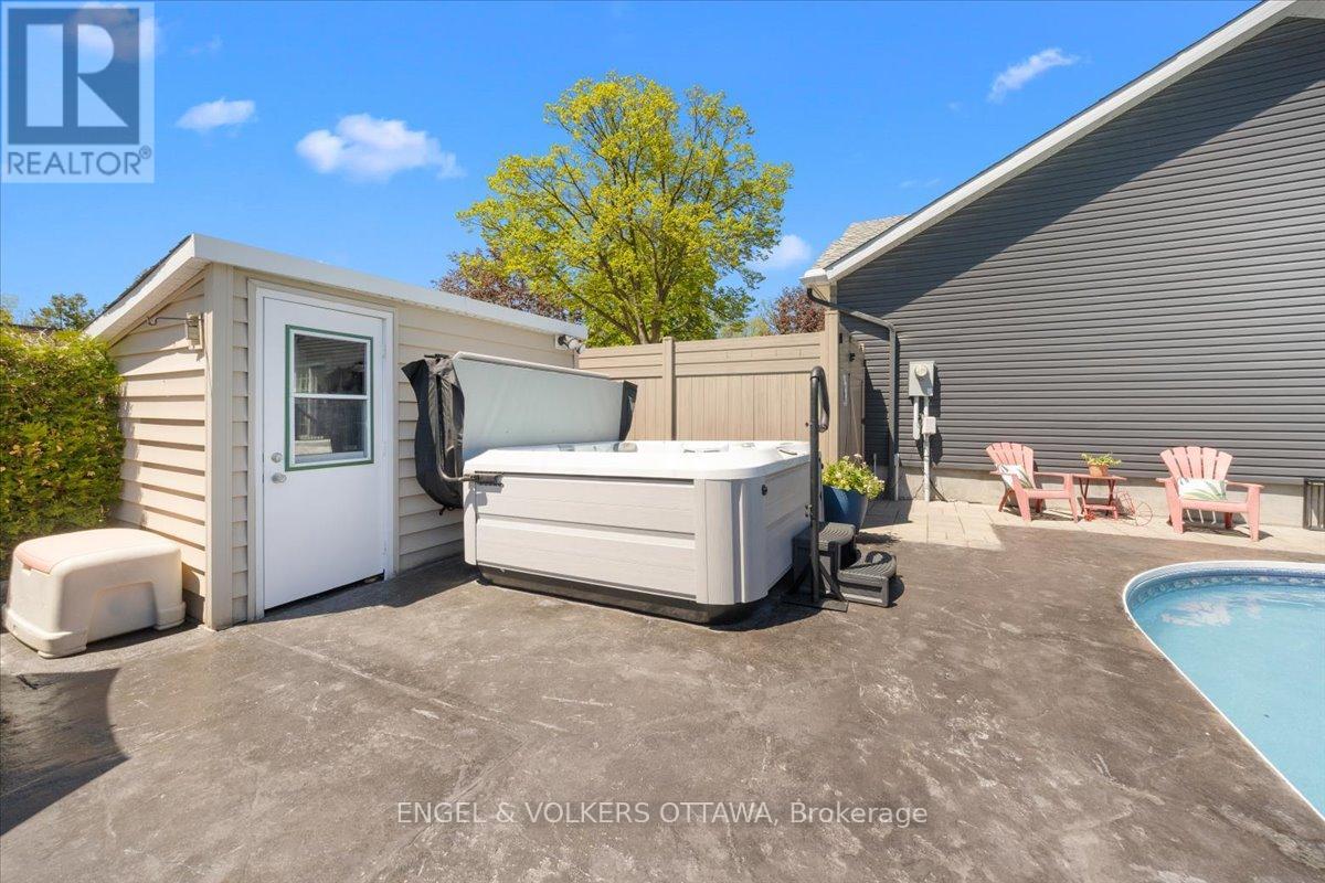 1005 GOLD CRESCENT - 37