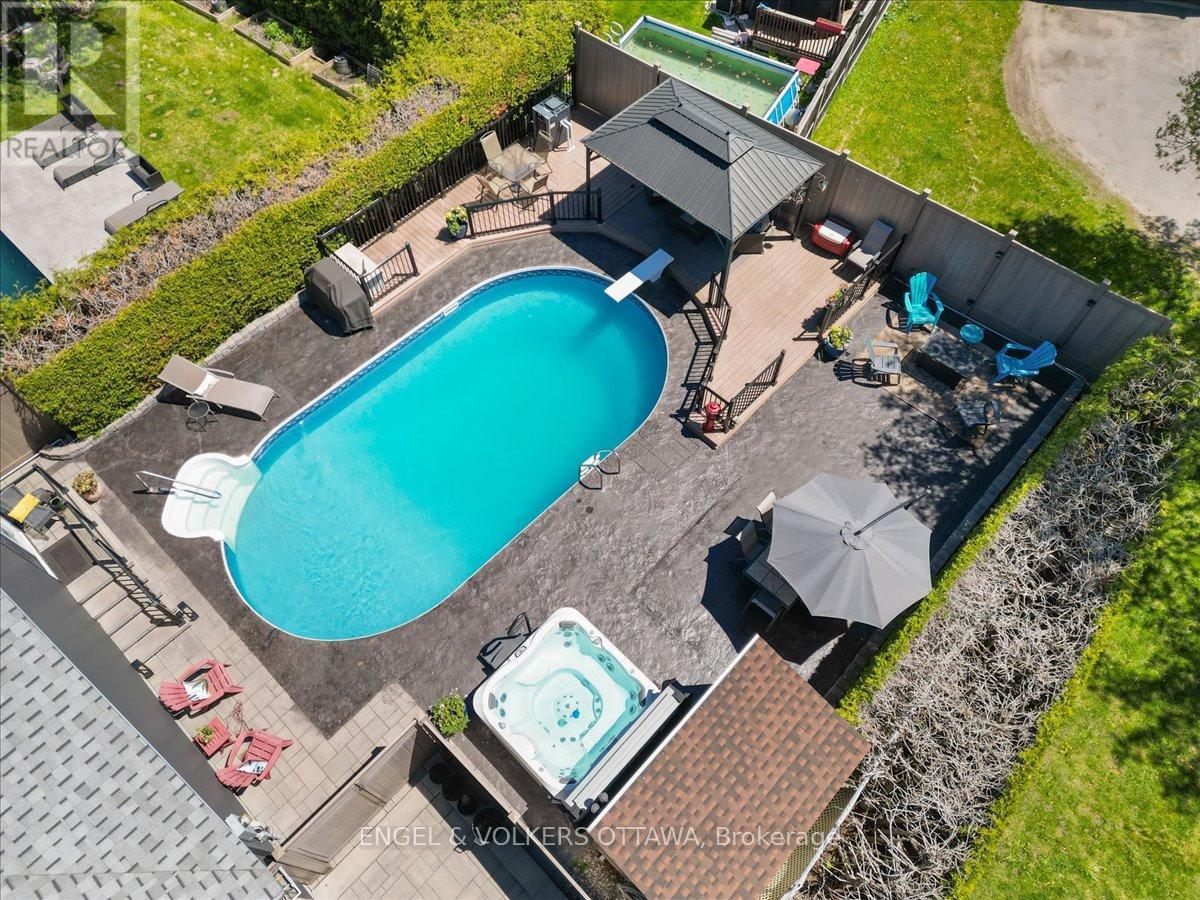 1005 GOLD CRESCENT - 39