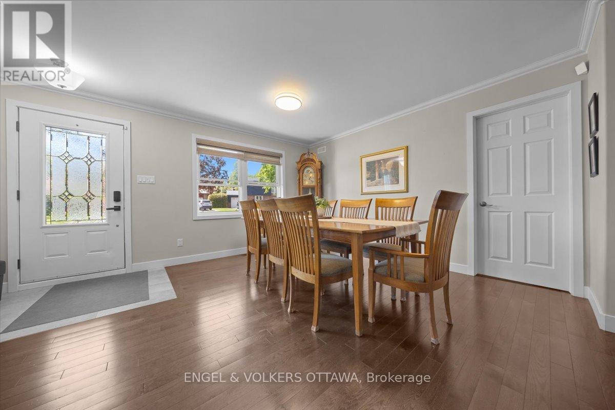 1005 GOLD CRESCENT - 7
