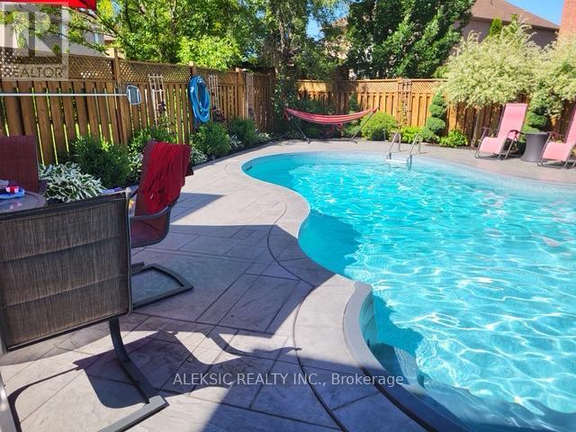 33 HILLPATH CRESCENT - 41
