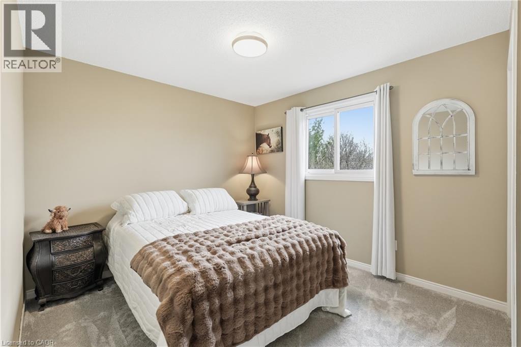 32 HOBART Crescent - 13