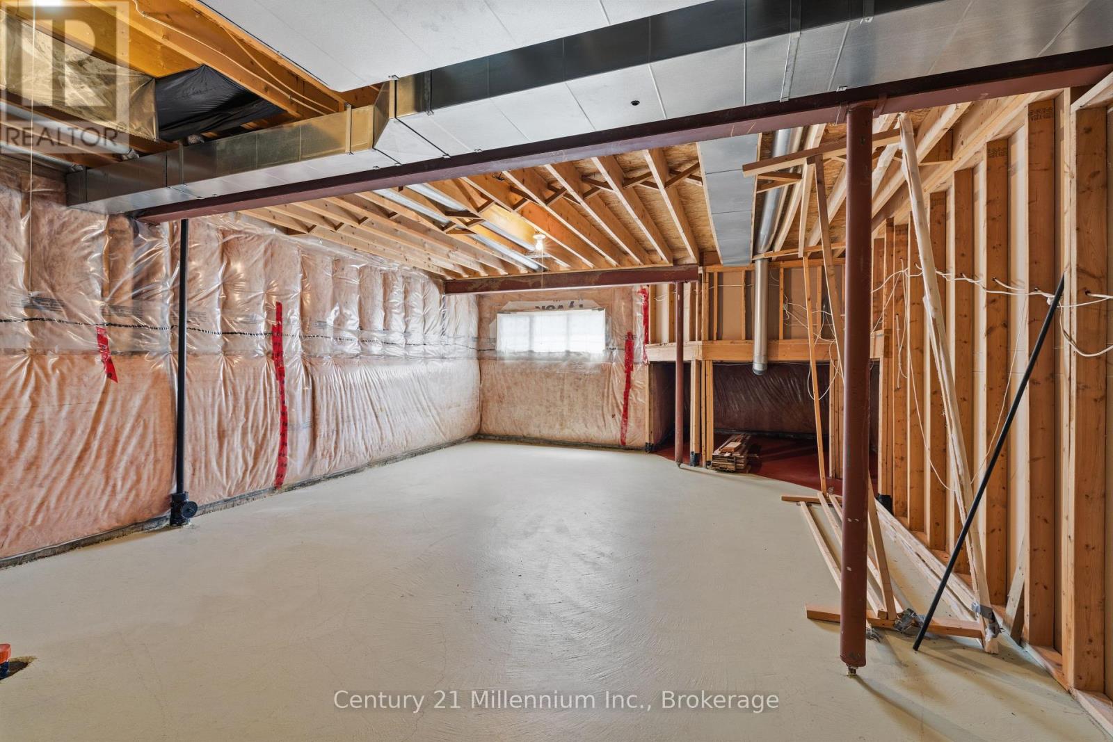 61 BUSH CRESCENT - 24
