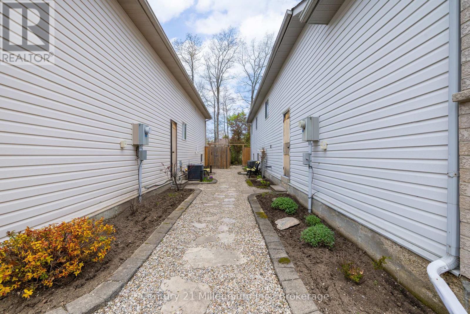 61 BUSH CRESCENT - 25