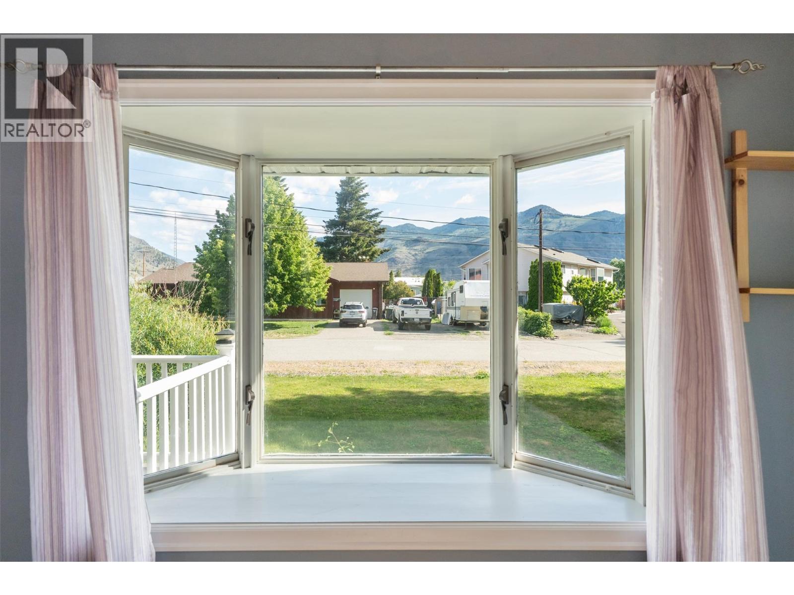  SYKES Crescent, Keremeos