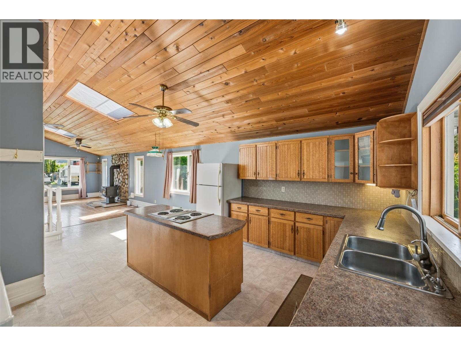  SYKES Crescent, Keremeos