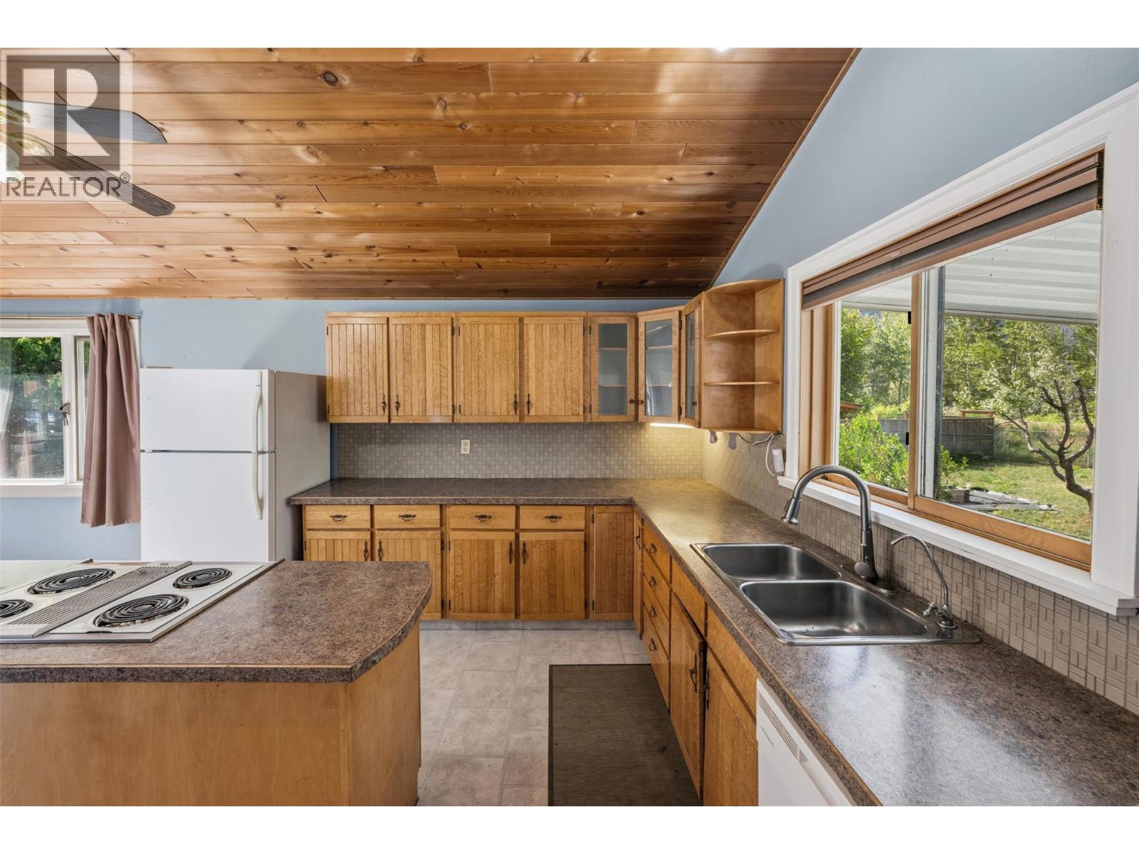  SYKES Crescent, Keremeos