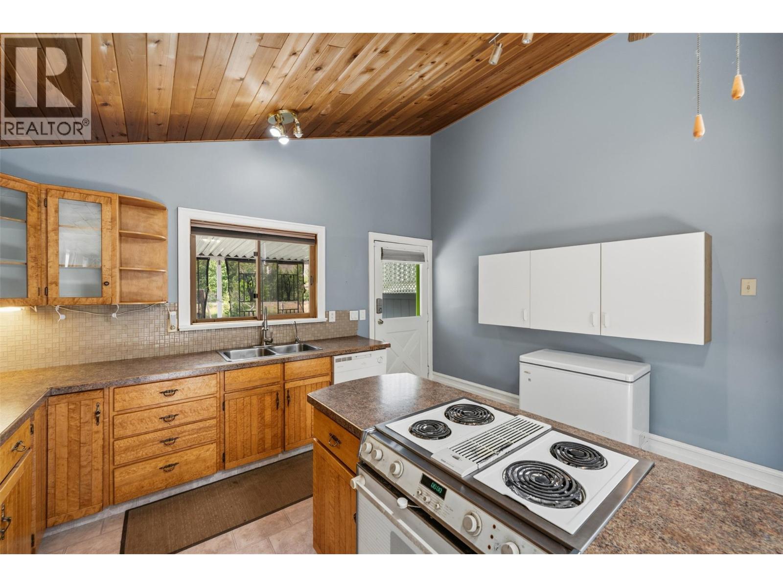  SYKES Crescent, Keremeos
