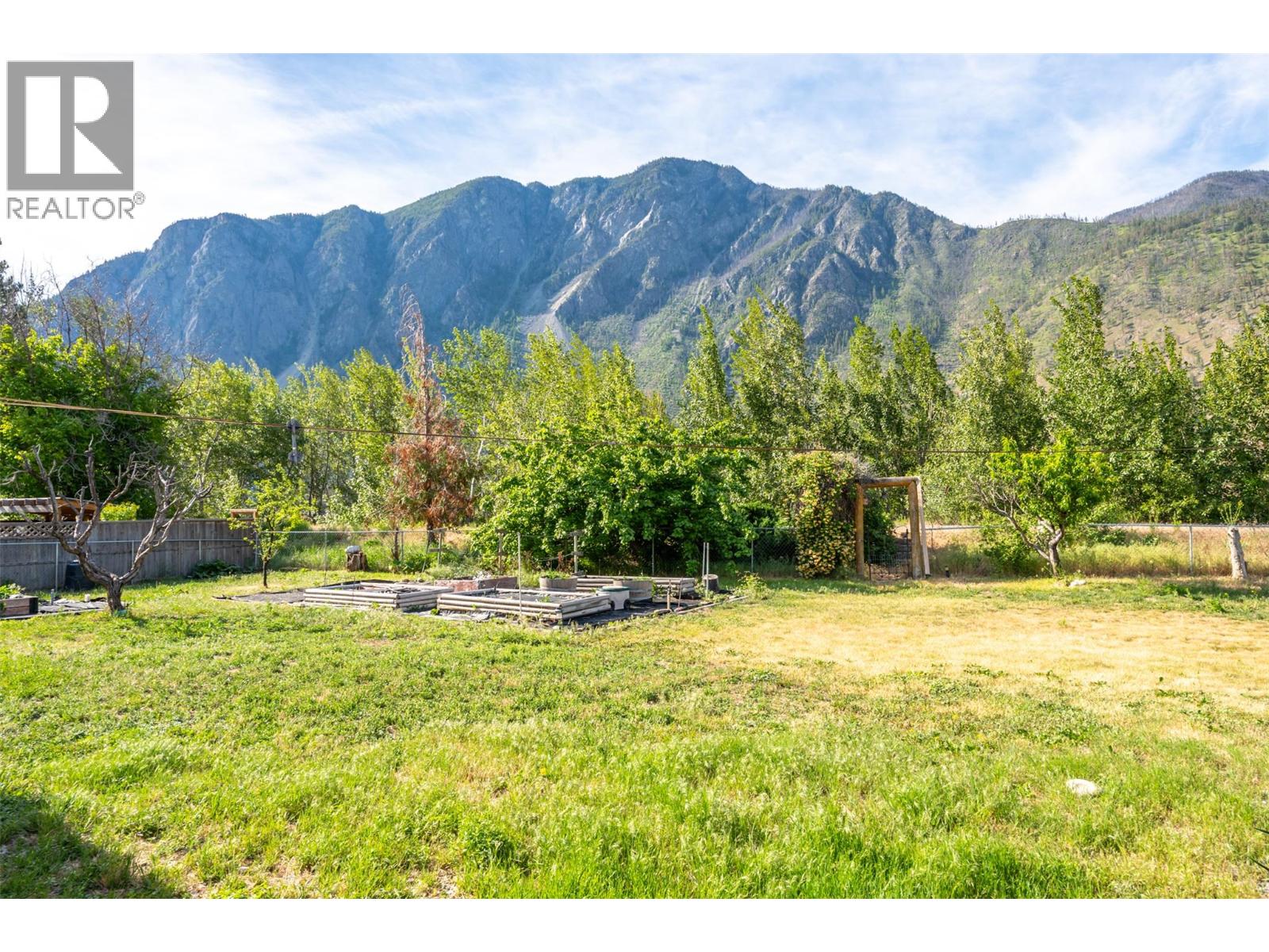  SYKES Crescent, Keremeos