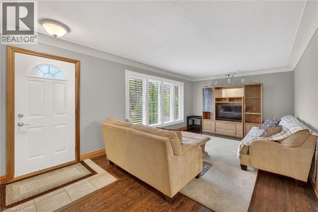 187 COUNCIL Crescent - 3