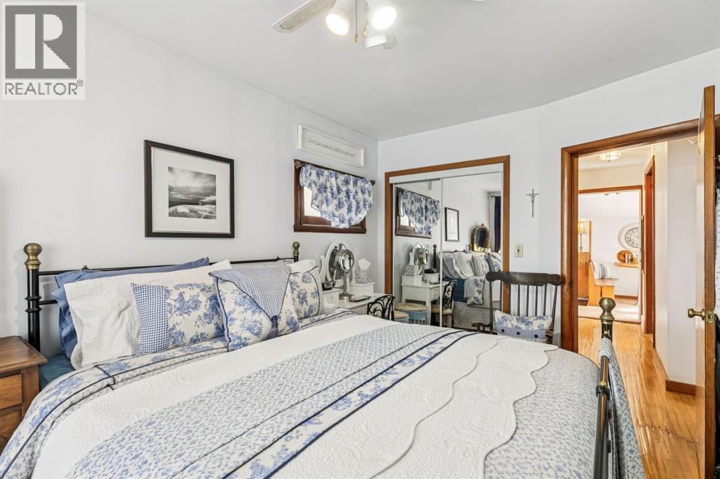 2048 26 Street SE - 10