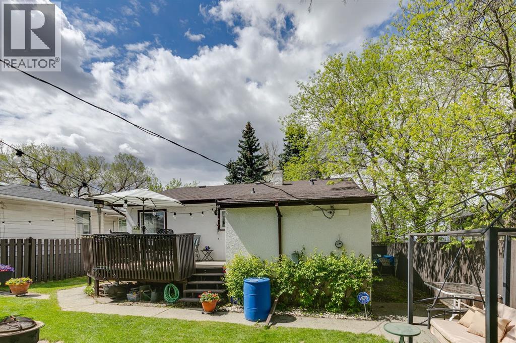 2048 26 Street SE - 24