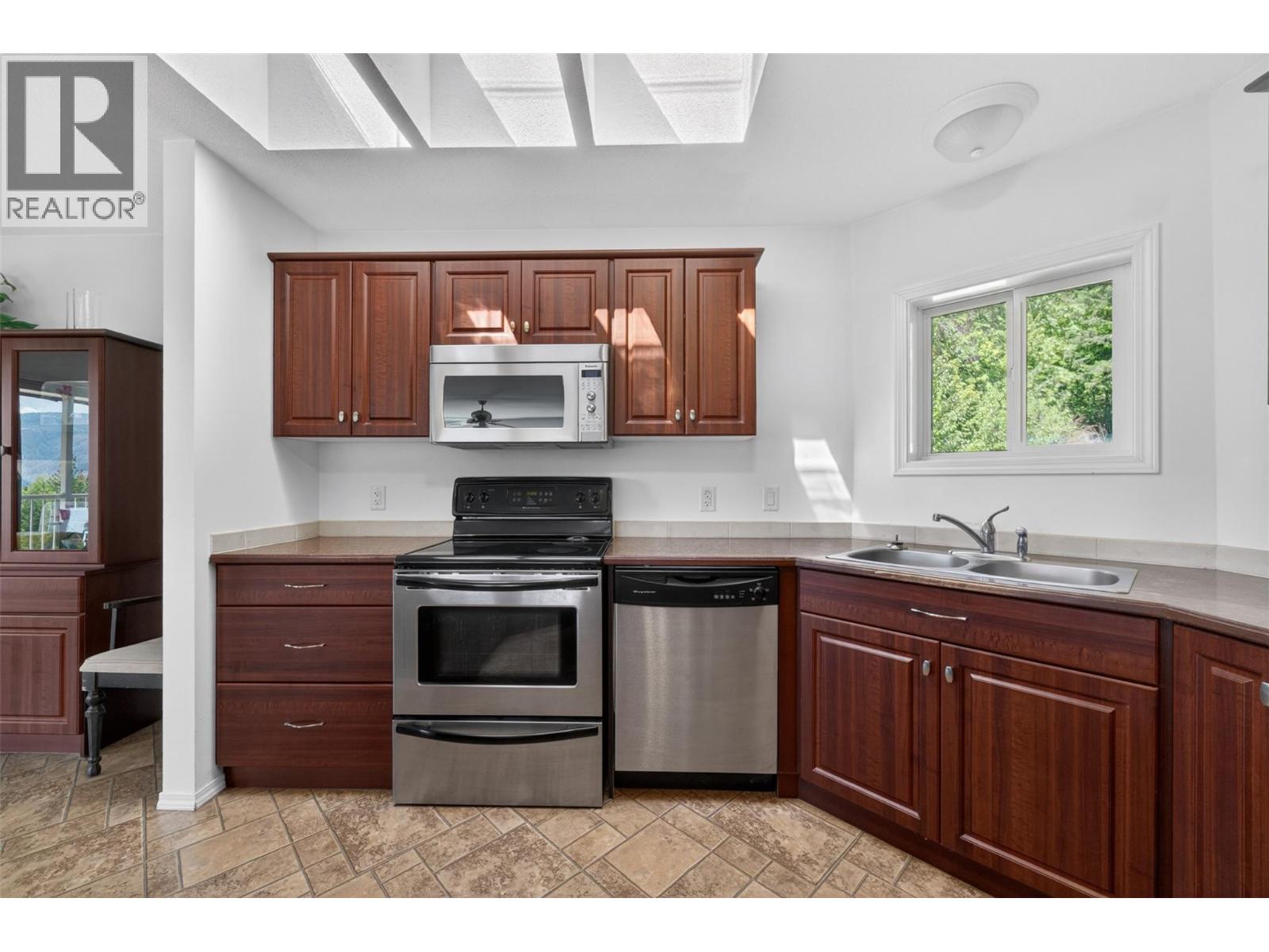 31 Violet Road - 12