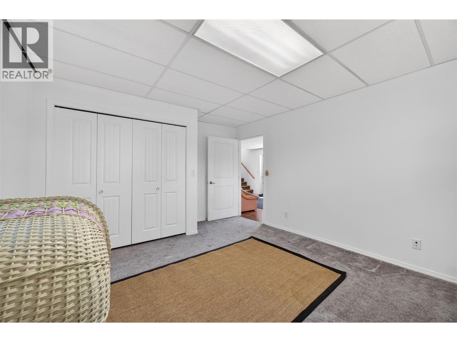 31 Violet Road - 44