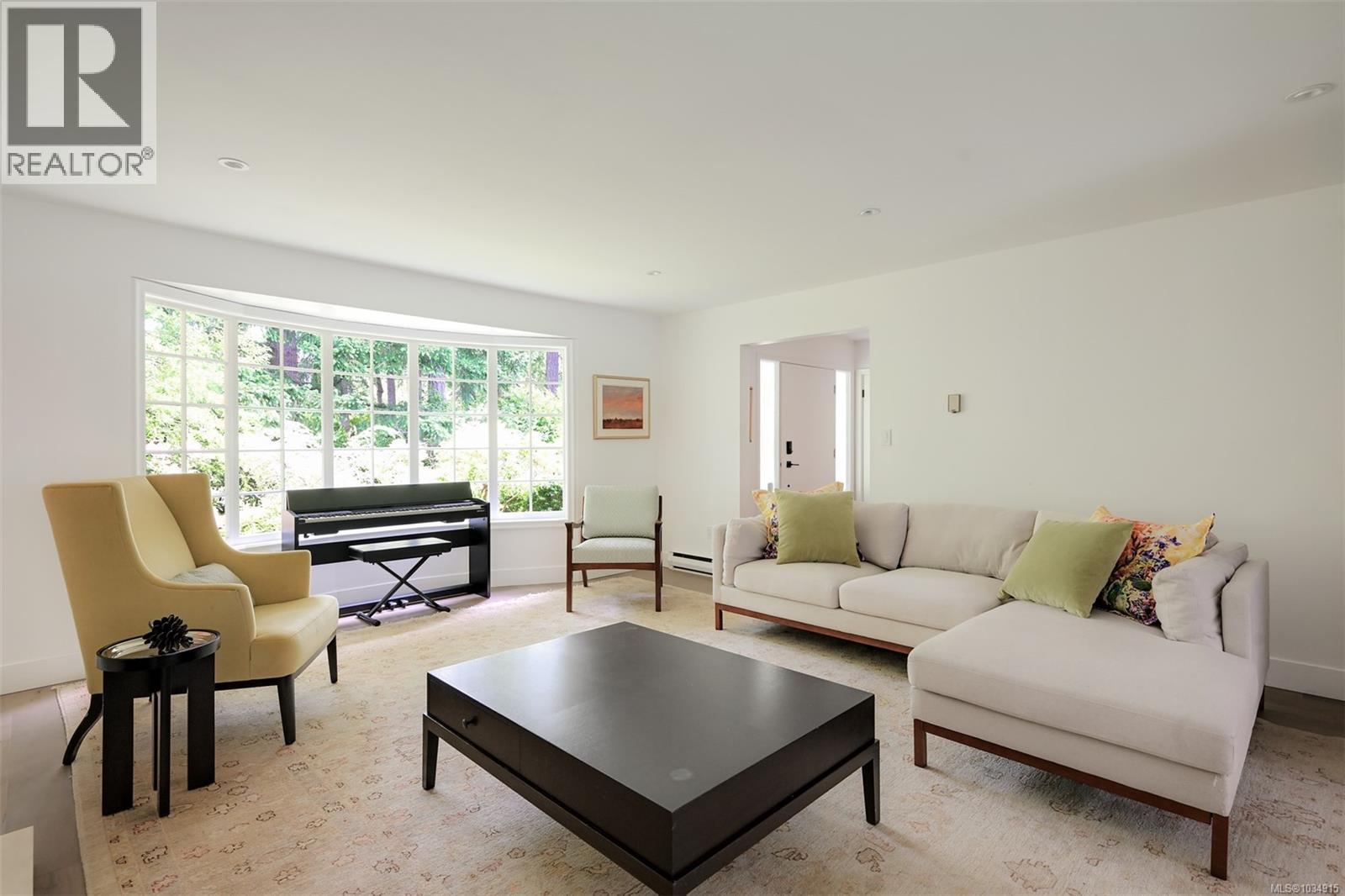  2861 Tudor Avenue, Saanich
