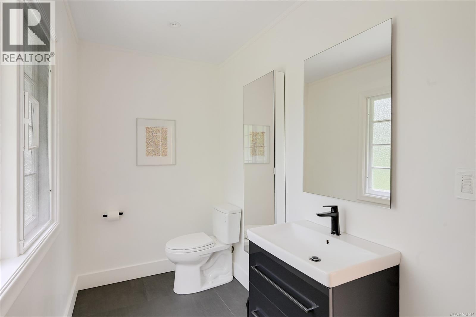  2861 Tudor Avenue, Saanich
