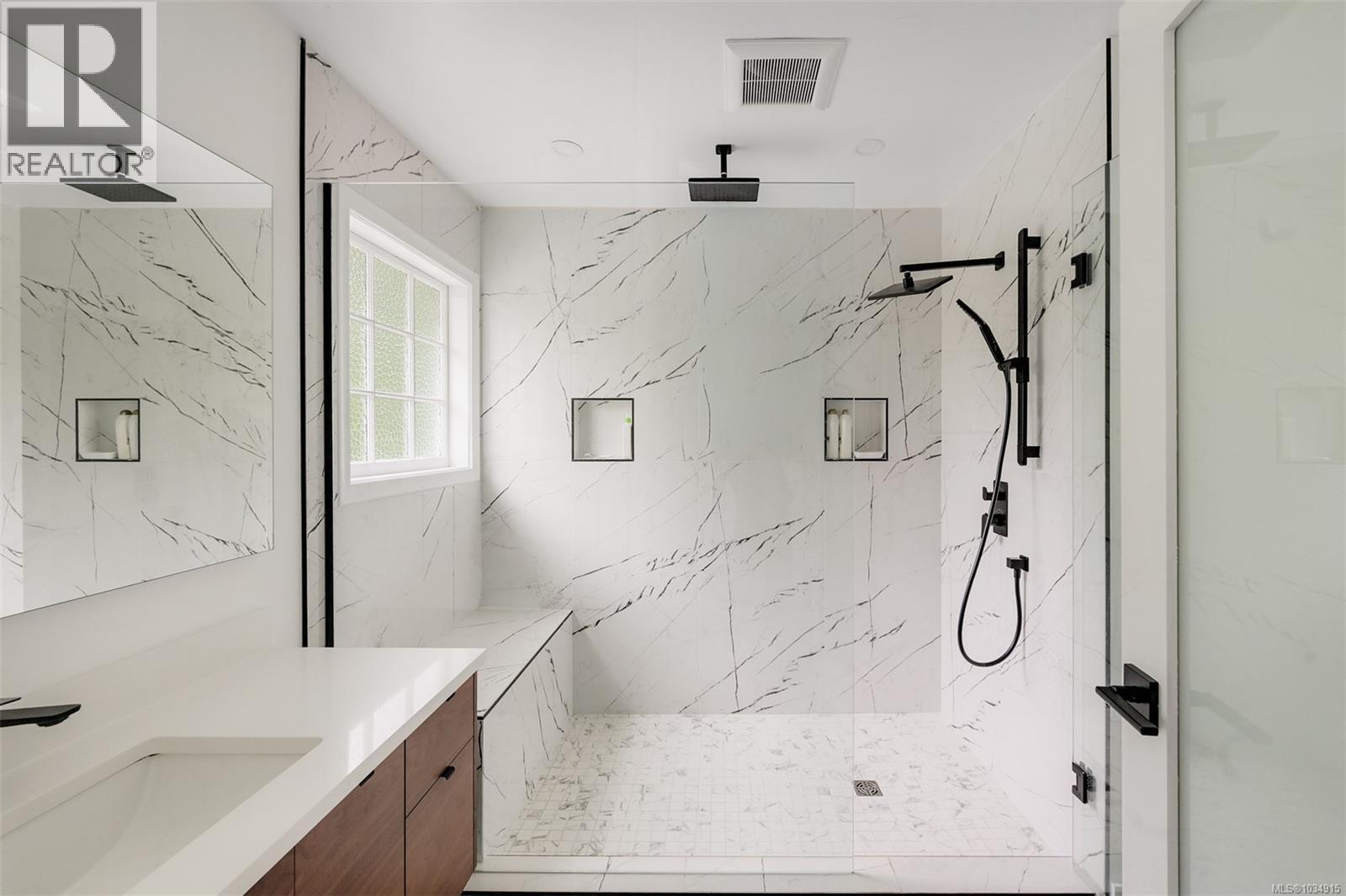  2861 Tudor Avenue, Saanich