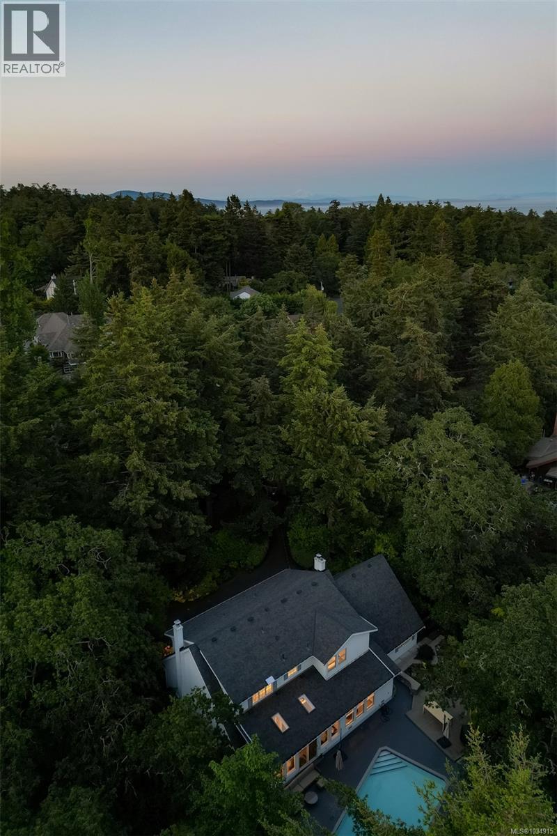  2861 Tudor Avenue, Saanich