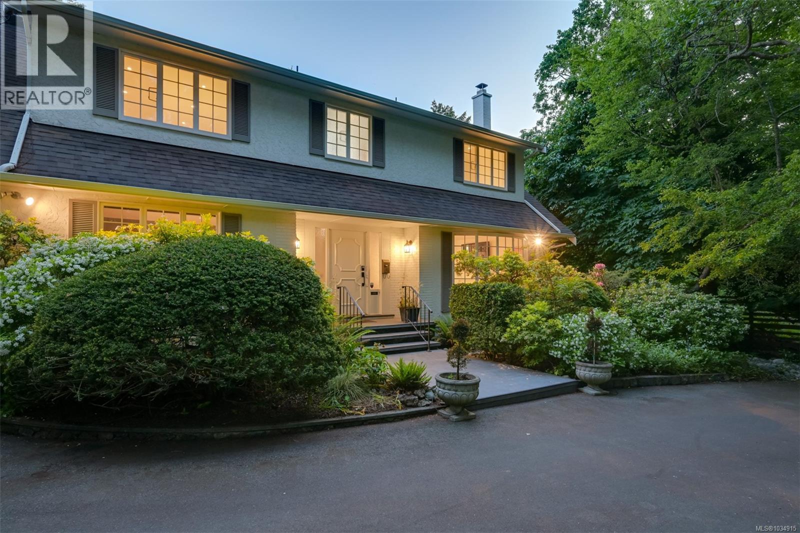  2861 Tudor Avenue, Saanich