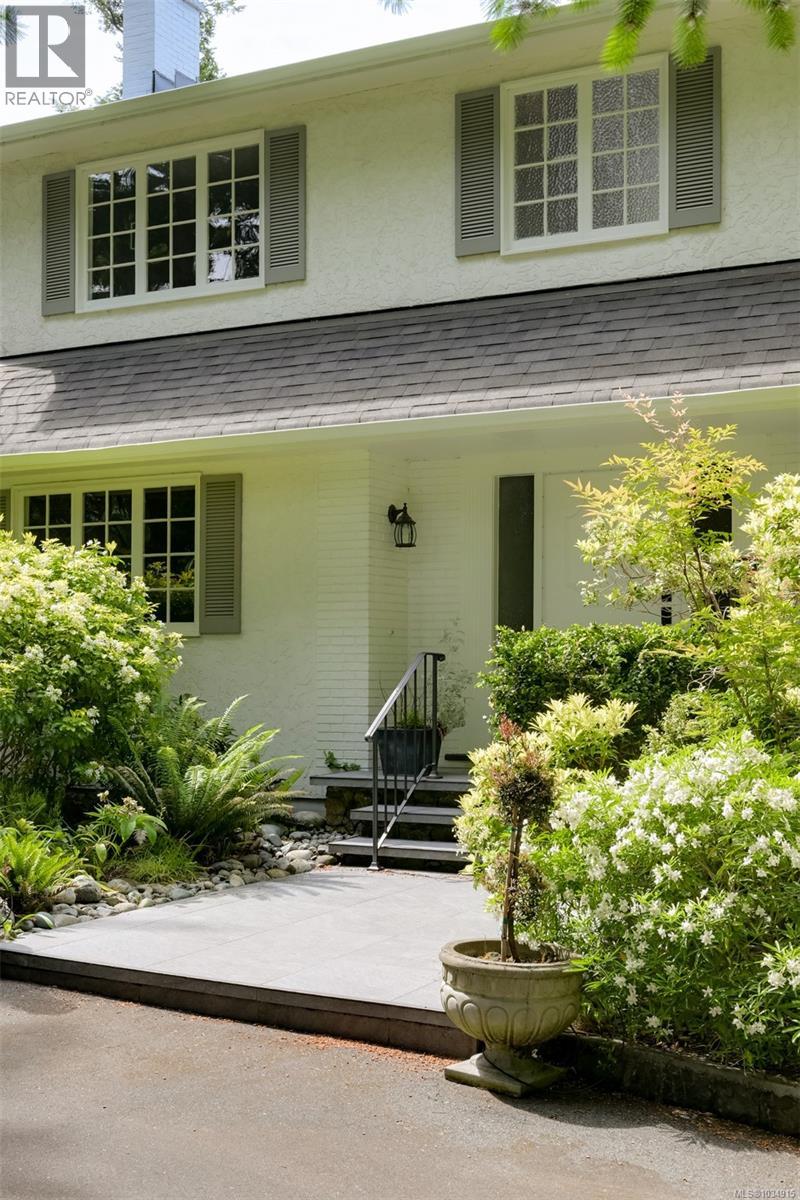  2861 Tudor Avenue, Saanich