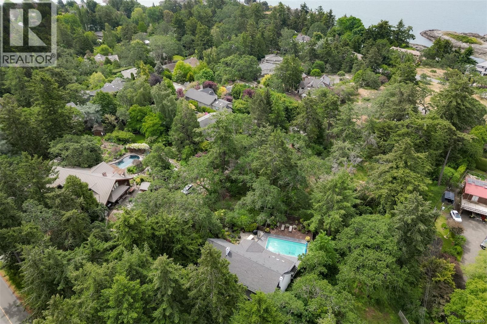  2861 Tudor Avenue, Saanich
