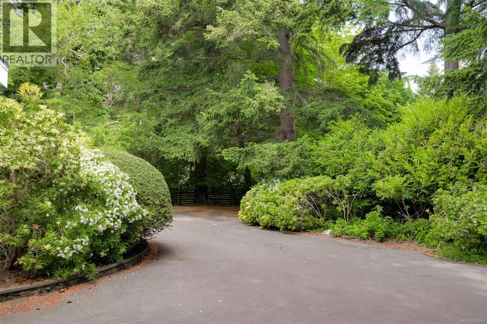  2861 Tudor Avenue, Saanich
