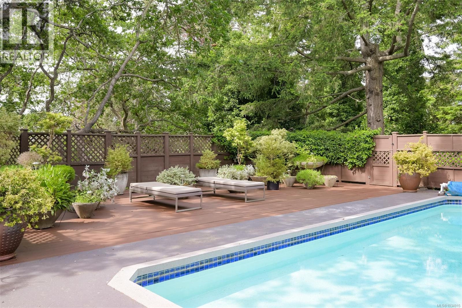  2861 Tudor Avenue, Saanich