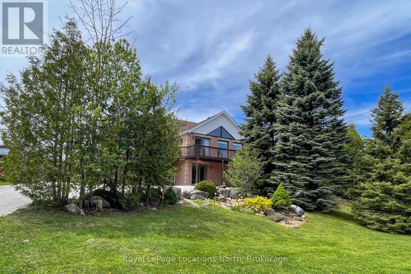 252 LAKESHORE ROAD N - 10