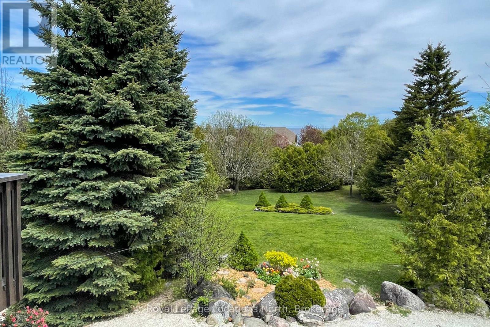 252 LAKESHORE ROAD N - 11