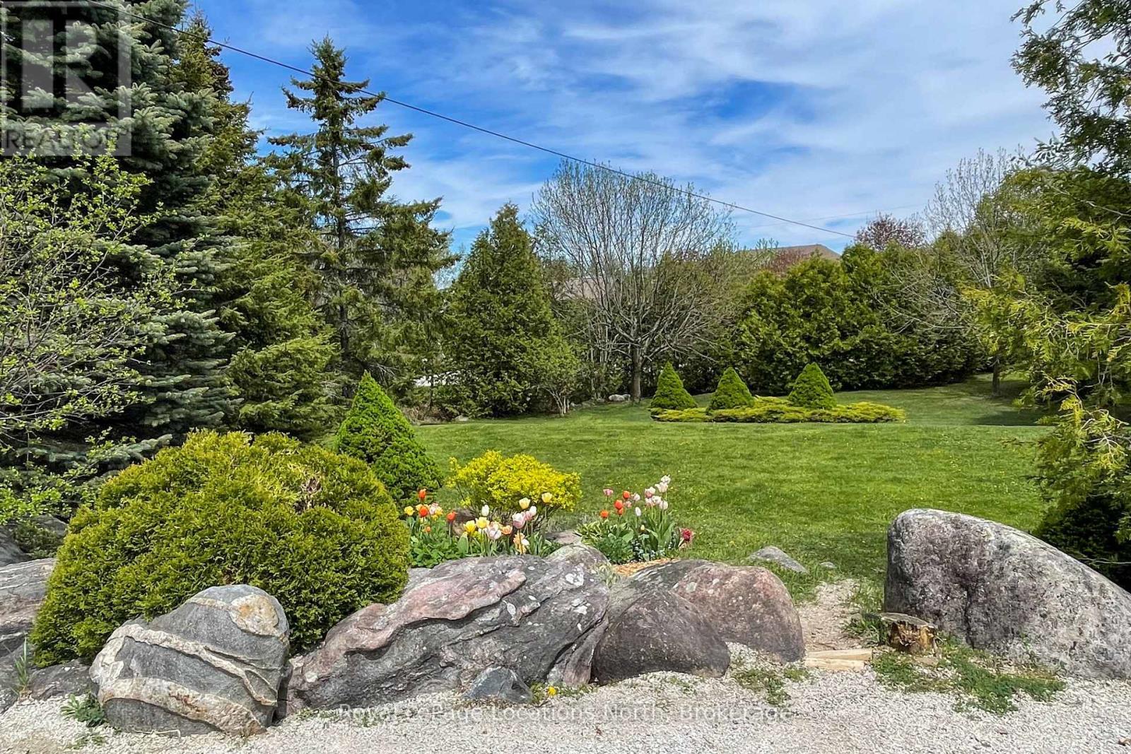 252 LAKESHORE ROAD N - 13