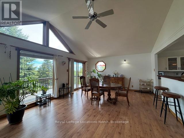 252 LAKESHORE ROAD N - 16