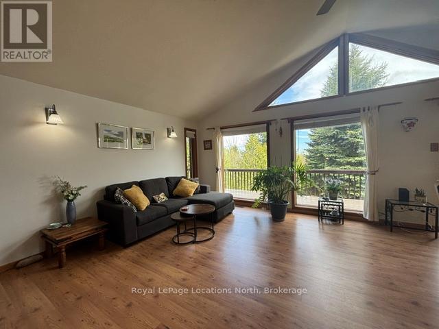 252 LAKESHORE ROAD N - 17