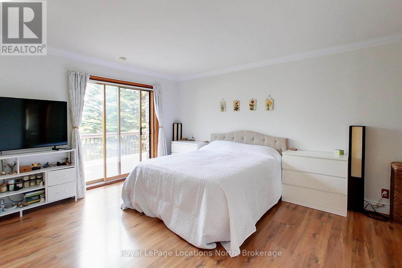 252 LAKESHORE ROAD N - 27