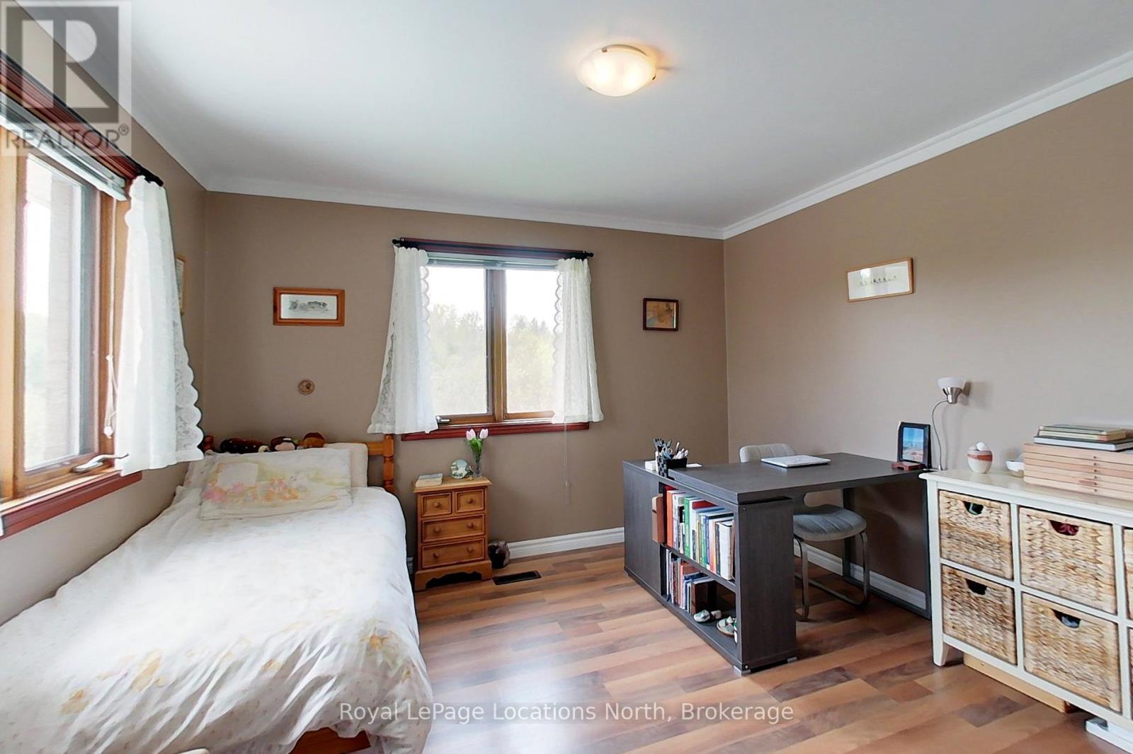 252 LAKESHORE ROAD N - 30