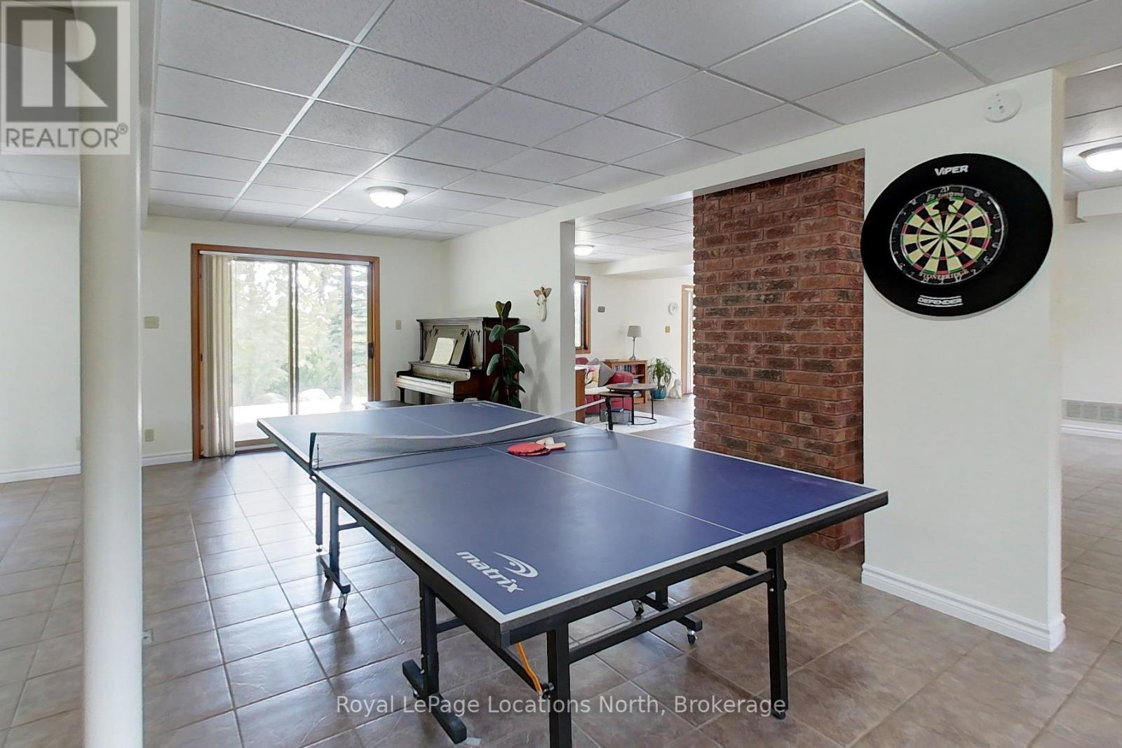 252 LAKESHORE ROAD N - 36